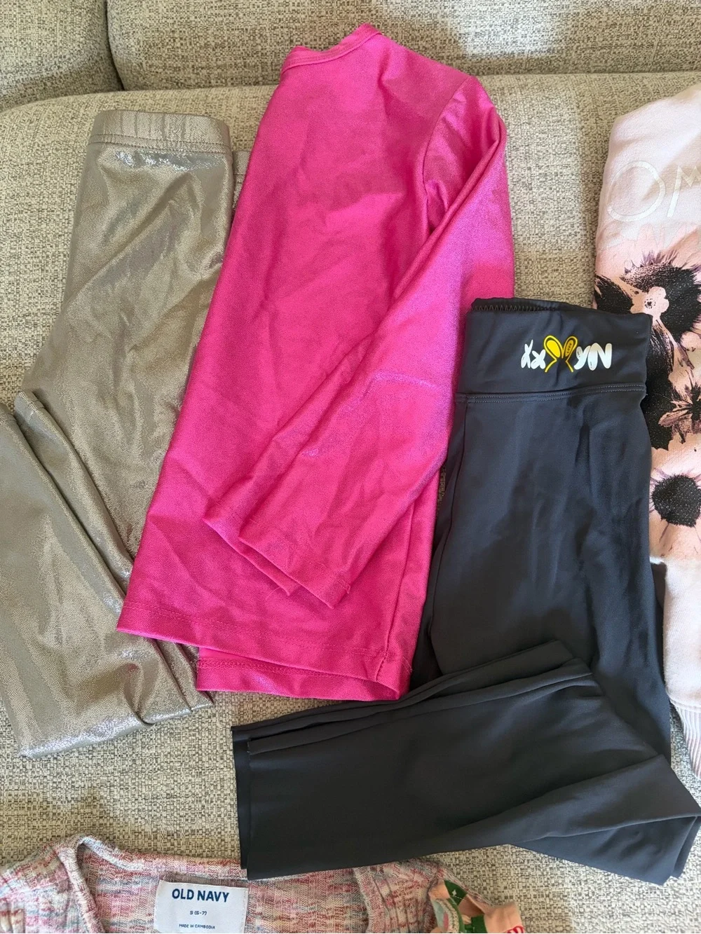 Girl size 6 Fall and Winter bundle of 11 pieces, dresses, hoodies, leggings etc.